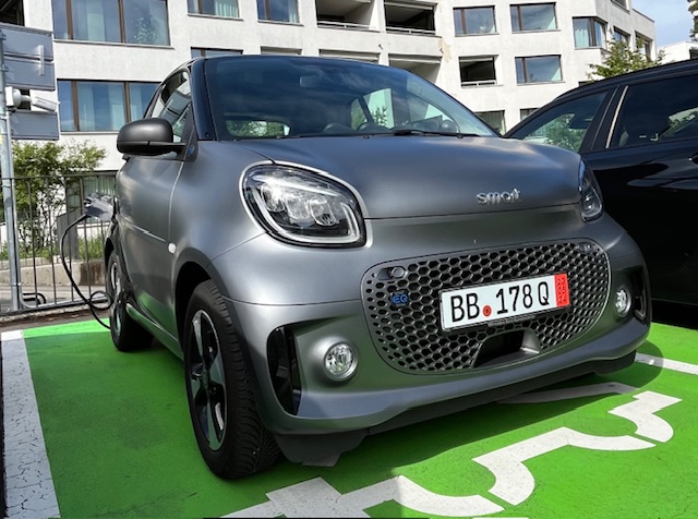 Smart EQ Coupé grigio opaco del 2022